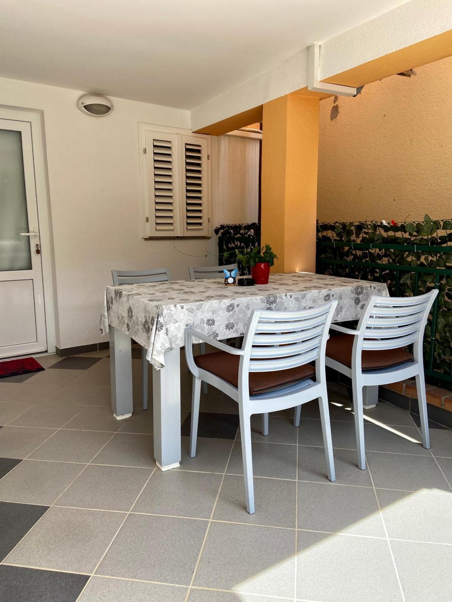 Apartments Leila مالي لوشينغْ المظهر الخارجي الصورة
