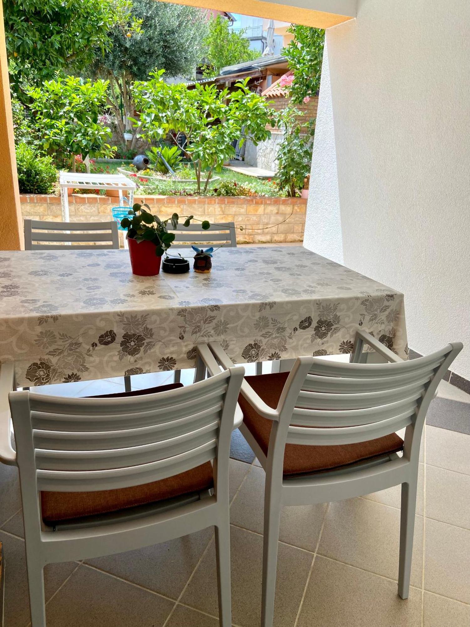 Apartments Leila مالي لوشينغْ المظهر الخارجي الصورة
