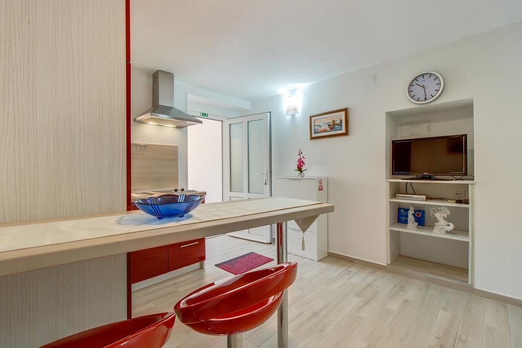 Apartments Leila مالي لوشينغْ المظهر الخارجي الصورة